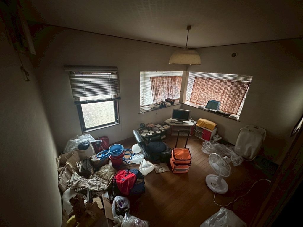 🏠洋室の壁紙張り替え工事🏠